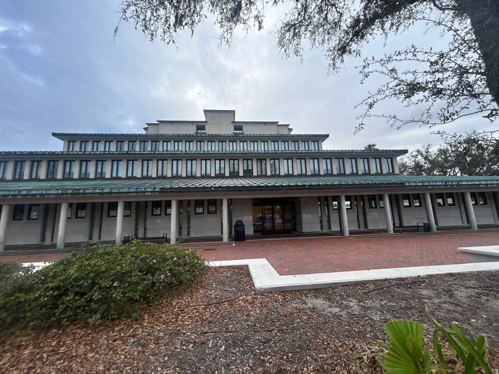 View of the Polk County Courthouse at255 N. Broadway Avenue, Bartow, FL 33830 - Legal center for probate attorney services and Florida estate filings for citizens of Winter Haven. Florida probate law group facilitates Summary Estate Administrations for flat fees securing court orders from Probate Judges that work in this courthouse.